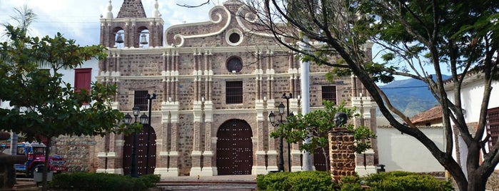 Iglesia De Santa Bárbara is one of Lugares favoritos de Federico.