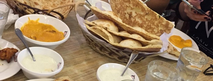 Karachi Darbar Restaurant - Oud Metha is one of Kanwal 님이 좋아한 장소.