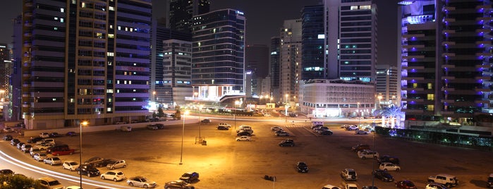 Barsha Heights is one of Orte, die Omar gefallen.
