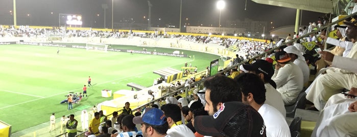 Al Wasl Stadium ملعب نادي الوصل is one of Tempat yang Disukai Omar.