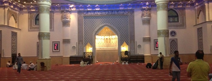 Al Farooq Omar Bin Al Khattab Mosque مسجد الفاروق عمر بن الخطاب is one of Omar'ın Beğendiği Mekanlar.