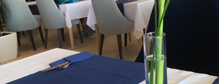 Riva Restaurant is one of Lugares favoritos de Alexey.