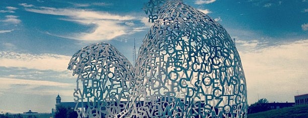 Pappajohn Sculpture Park is one of Birds, Mountains, and Lakes, Oh My!.