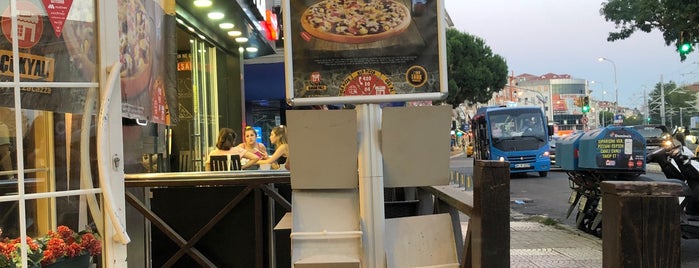 PizzaLazza Küçükyalı is one of Pizza istanbul.