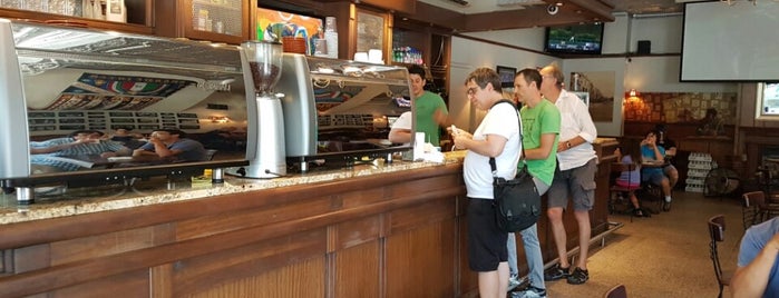Café Olimpico is one of สถานที่ที่ S ถูกใจ.