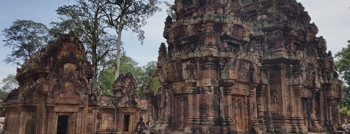Banteay Srei Temple ប្រាសាទបន្ទាយស្រី is one of S : понравившиеся места.
