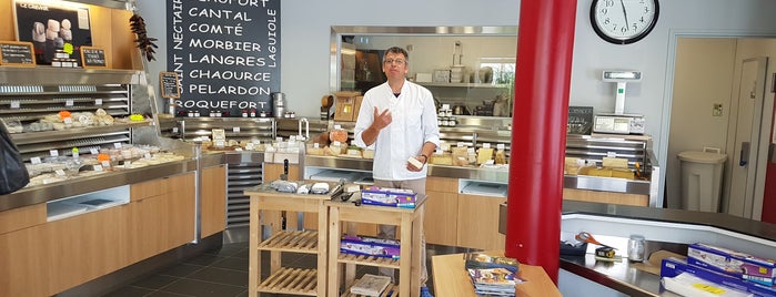 La fromagerie is one of Locais curtidos por S.