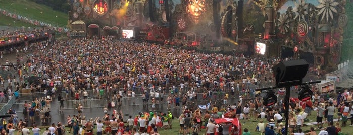 VIP Tomorrowland is one of Orte, die ASLI gefallen.