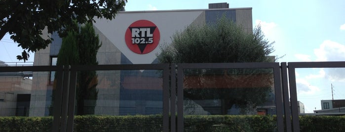 RTL 102.5 is one of Lieux qui ont plu à Lucia.