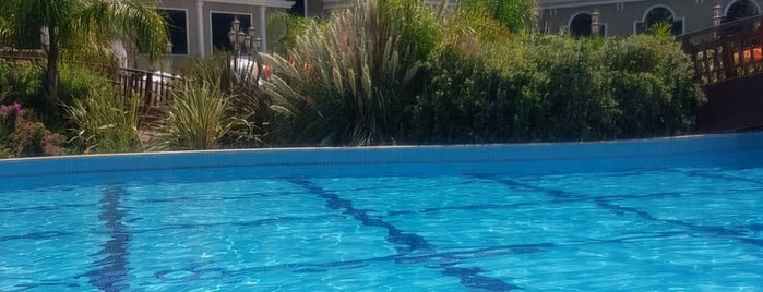 Sunis Efes - outdoor pools is one of Mevlüt🎬〽⌚🌇🚘💯✔ 님이 좋아한 장소.