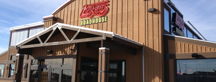 Logan's Roadhouse is one of Tempat yang Disukai Michael.