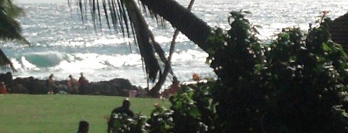 Brennecke's Beach Broiler is one of Hawaii 2013.