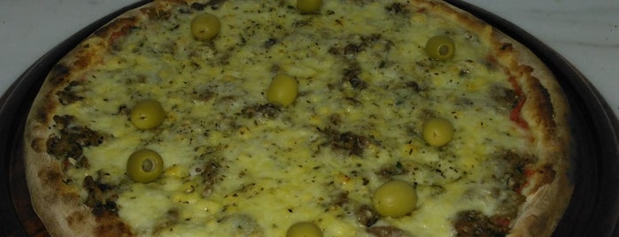 Nostra Pizza is one of Locais curtidos por Sil.