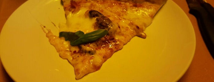 Pizza y Pasta del Italiano Agostino is one of Pizzería.