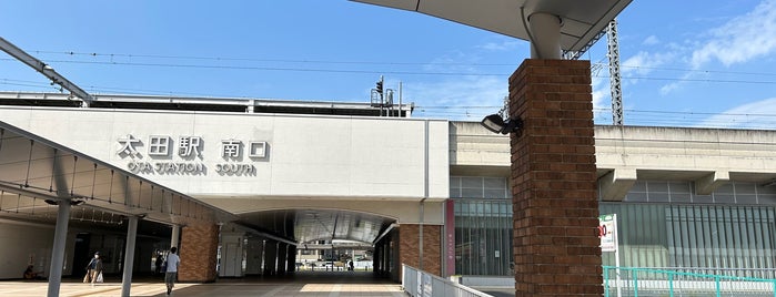 Ōta Station (TI18) is one of 東武小泉線.