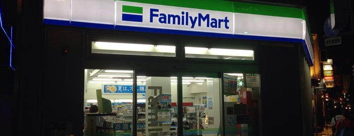 FamilyMart is one of コンビニその２.