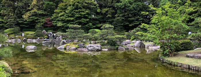 Ohori Park Japanese Garden is one of Tempat yang Disukai JulienF.