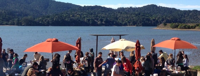 Tomales Bay Oyster Company is one of Locais curtidos por Maja.