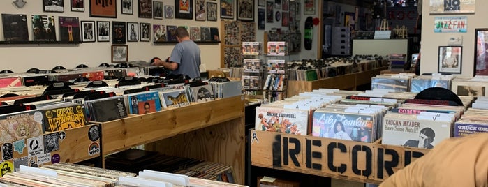 Rock N Roll Land is one of record shops.