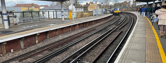 Greenwich Railway Station (GNW) is one of UK Train Stations.