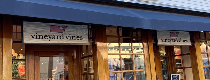 Vineyard Vines is one of Orte, die Rob gefallen.