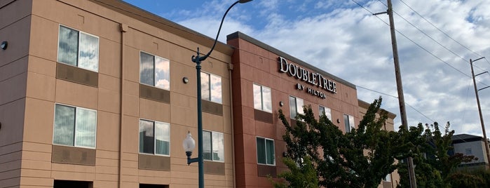 DoubleTree by Hilton is one of Locais curtidos por Karine.