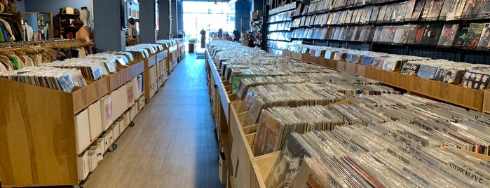 Ragged Records is one of Quad cities.