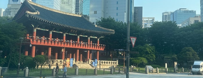 Bosingak is one of Sights in Seoul.