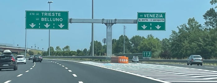 Raccordo A4 - A57 / (TO-TS) - (Tangenziale di Mestre) is one of Autostrada A4 - «Serenissima».
