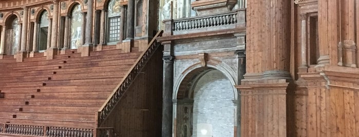 Teatro Farnese is one of Tempat yang Disukai Anna.