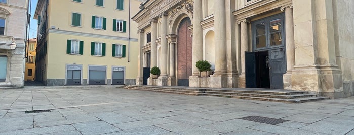 Piazza San Vittore is one of Luoghi all'aperto.