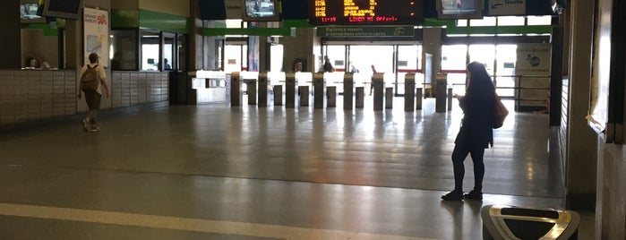 Gare de Milan-Bovisa-Politecnico is one of Lavoro.