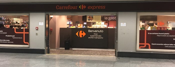 Carrefour Express is one of Orte, die Karol gefallen.