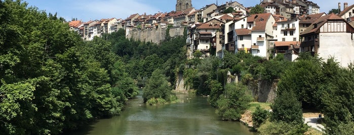 Pont du Milieu is one of Locais curtidos por Maŗċ.