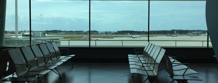 Partidas / Departures is one of Airports.