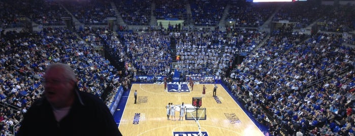 Chaifetz Arena is one of What makes St. Louis AWESOME!!!.