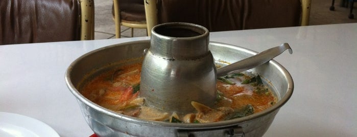Thongchai Seafood Restaurant is one of Bangkok!.