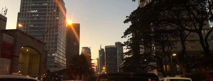 EDSA - Ayala Avenue Intersection is one of Streets.