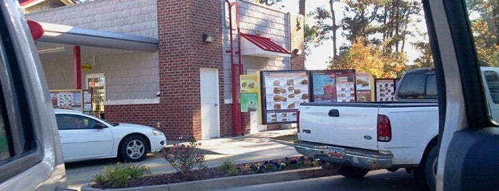 Sonic Drive-In is one of Terriさんのお気に入りスポット.