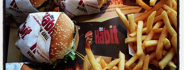 The Habit Burger Grill is one of Locais curtidos por Paul.