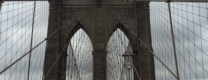 Brooklyn Köprüsü is one of NYC.