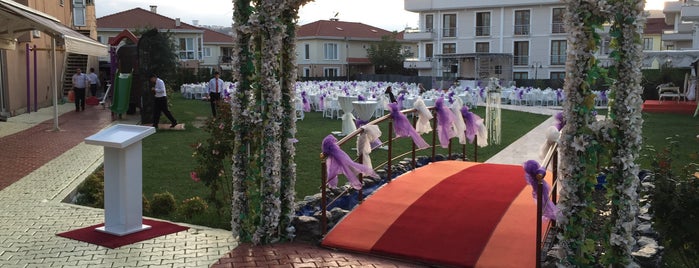 Garden Altınova Otel is one of Posti che sono piaciuti a Hakan.