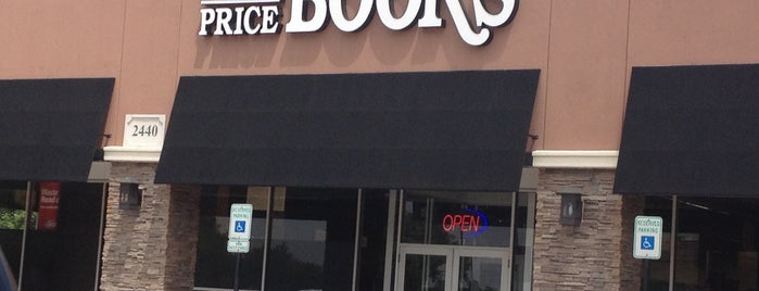 Half Price Books, Records & Magazines is one of Tempat yang Disukai Beverly.