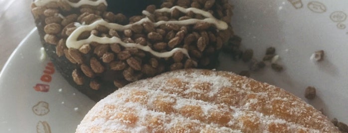 Dunkin' is one of warna warni makanan indonesia.