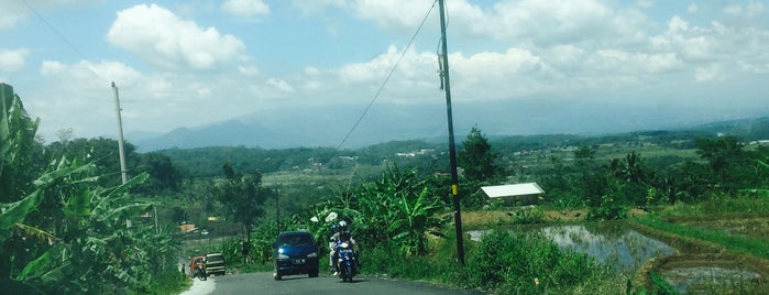 Air Terjun Sekarlangit is one of 31 Destination.