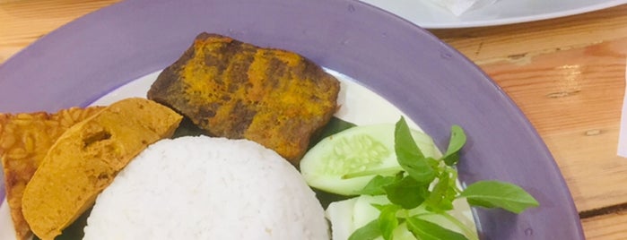 Cobek Penyet # Warisan Keluarga is one of Indonesian Food (<7 Rated).