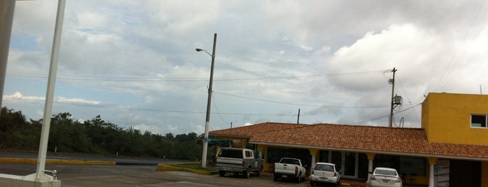 Gasolinera Villa Oluta is one of Pao’s Liked Places.