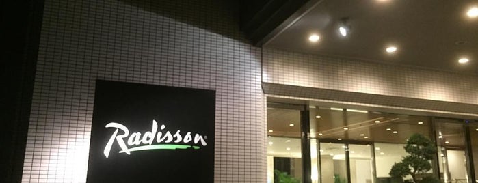 Radisson Hotel Narita Vista Lounge is one of FWB'ın Beğendiği Mekanlar.