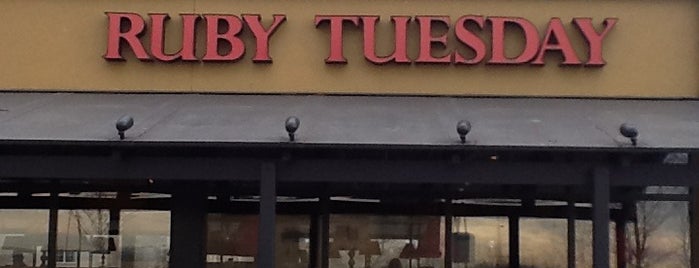 Ruby Tuesday is one of The 7 Best Places with a Full Bar in Denver International Airport, Denver.