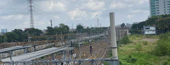 Stasiun Tanah Abang is one of Stasiun Kereta di Indonesia.